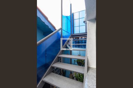 Escada - Edícula  de kitnet/studio para alugar com 1 quarto, 60m² em Caxingui, São Paulo