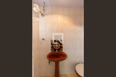 Banheiro - Edícula  de kitnet/studio para alugar com 1 quarto, 60m² em Caxingui, São Paulo
