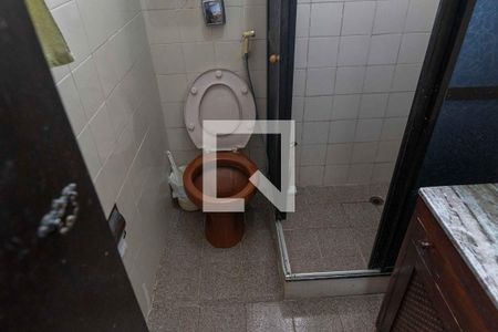 Casa à venda com 500m², 5 quartos e 4 vagas Casa à venda com 500m², 5 quartos e 4 vagasBanheiro da casa anexa
