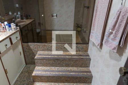 Casa à venda com 500m², 5 quartos e 4 vagas Casa à venda com 500m², 5 quartos e 4 vagasBanheiro 2