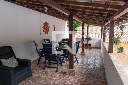 Casa à venda com 500m², 5 quartos e 4 vagas Casa à venda com 500m², 5 quartos e 4 vagasQuintal