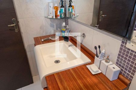 Casa à venda com 500m², 5 quartos e 4 vagas Casa à venda com 500m², 5 quartos e 4 vagasBanheiro da Suíte 1