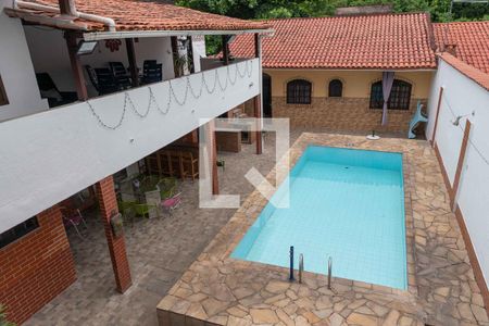 Casa à venda com 500m², 5 quartos e 4 vagas Casa à venda com 500m², 5 quartos e 4 vagasQuintal