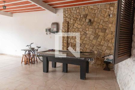 Casa à venda com 500m², 5 quartos e 4 vagas Casa à venda com 500m², 5 quartos e 4 vagasQuintal