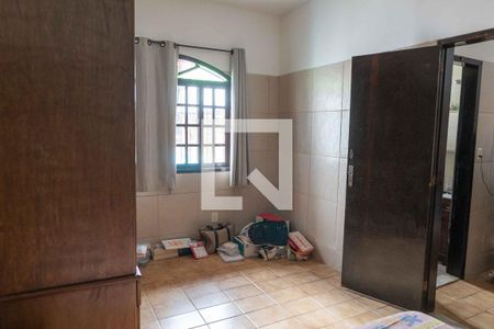 Casa à venda com 500m², 5 quartos e 4 vagas Casa à venda com 500m², 5 quartos e 4 vagasQuarto da casa anexa