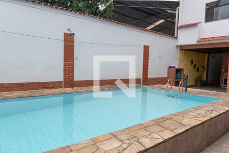 Casa à venda com 500m², 5 quartos e 4 vagas Casa à venda com 500m², 5 quartos e 4 vagasQuintal