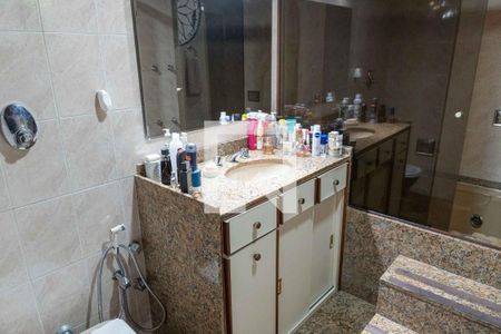 Casa à venda com 500m², 5 quartos e 4 vagas Casa à venda com 500m², 5 quartos e 4 vagasBanheiro 2