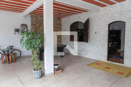 Casa à venda com 500m², 5 quartos e 4 vagas Casa à venda com 500m², 5 quartos e 4 vagasQuintal