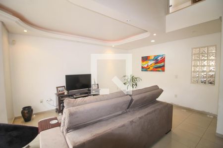 Sala de casa à venda com 3 quartos, 190m² em Estância Velha, Canoas