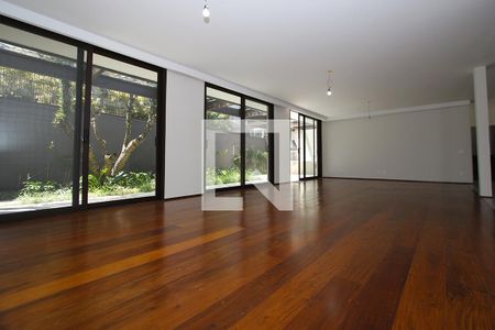Sala de casa à venda com 4 quartos, 340m² em Vila Madalena, São Paulo