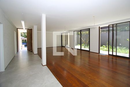 Sala de casa à venda com 4 quartos, 340m² em Vila Madalena, São Paulo