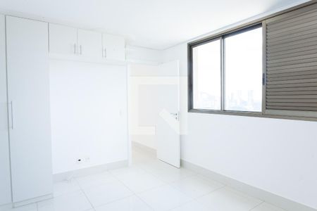 Quarto Suíte de apartamento para alugar com 1 quarto, 56m² em Vila da Serra, Nova Lima