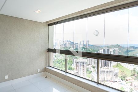 sacada de apartamento para alugar com 1 quarto, 56m² em Vila da Serra, Nova Lima