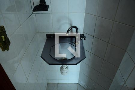 Lavabo de casa de condomínio para alugar com 3 quartos, 250m² em São Paulo Ii, Cotia