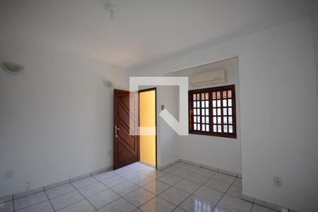 Sala de apartamento para alugar com 2 quartos, 60m² em Marechal Hermes, Rio de Janeiro