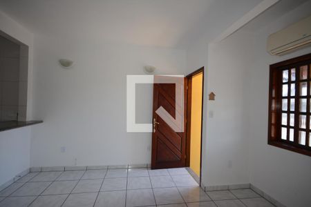 Sala de apartamento para alugar com 2 quartos, 60m² em Marechal Hermes, Rio de Janeiro