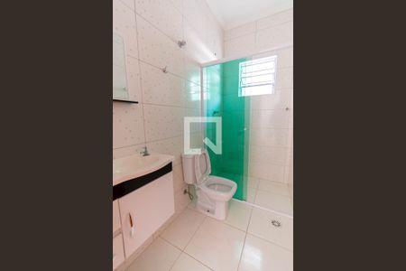 Banheiro de casa de condomínio para alugar com 1 quarto, 50m² em Jardim Guairaca, São Paulo