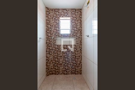 Banheiro de casa para alugar com 2 quartos, 47m² em Jardim Ruth, São Paulo