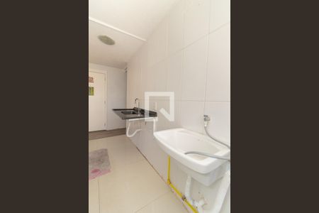 Cozinha e Área de Serviço de apartamento à venda com 2 quartos, 43m² em Sarandi, Porto Alegre