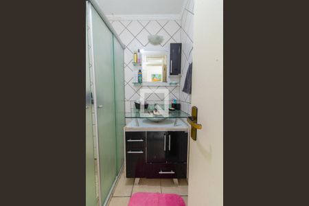 Casa de condomínio à venda com 180m², 4 quartos e 1 vaga Casa de condomínio à venda com 180m², 4 quartos e 1 vagaBanheiro Corredor