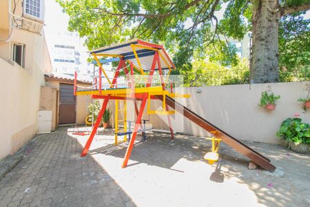 Casa de condomínio à venda com 180m², 4 quartos e 1 vaga Casa de condomínio à venda com 180m², 4 quartos e 1 vagaÁrea Comum - Playground