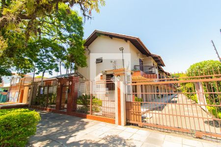 Casa de condomínio à venda com 180m², 4 quartos e 1 vaga Casa de condomínio à venda com 180m², 4 quartos e 1 vagaFachada