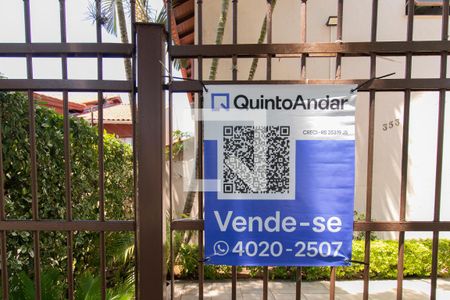 Casa de condomínio à venda com 180m², 4 quartos e 1 vaga Casa de condomínio à venda com 180m², 4 quartos e 1 vagaFachada