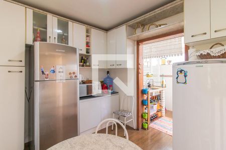 Casa de condomínio à venda com 180m², 4 quartos e 1 vaga Casa de condomínio à venda com 180m², 4 quartos e 1 vagaCozinha e Área de Serviço