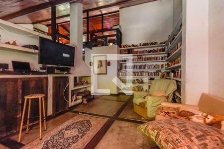 Sala de TV de casa para alugar com 4 quartos, 242m² em Consolação, São Paulo