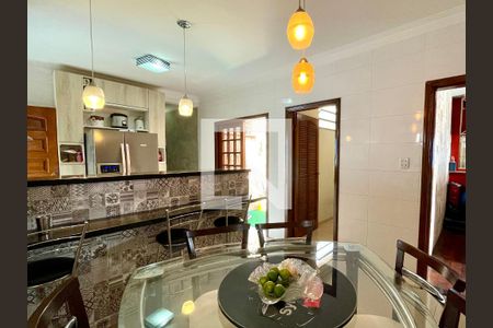 Casa à venda com 170m², 4 quartos e 4 vagas Casa à venda com 170m², 4 quartos e 4 vagasCozinha