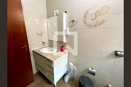 Casa à venda com 170m², 4 quartos e 4 vagas Casa à venda com 170m², 4 quartos e 4 vagasBanheiro Social