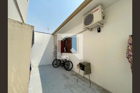 Casa à venda com 170m², 4 quartos e 4 vagas Casa à venda com 170m², 4 quartos e 4 vagasQuintal