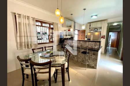 Casa à venda com 170m², 4 quartos e 4 vagas Casa à venda com 170m², 4 quartos e 4 vagasCozinha