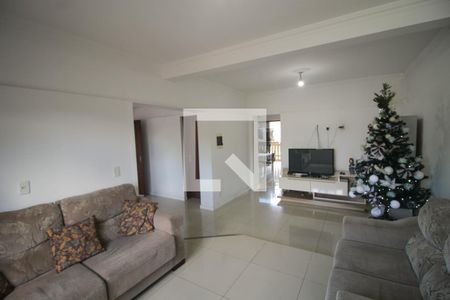 Sala de casa à venda com 3 quartos, 240m² em Mathias Velho, Canoas