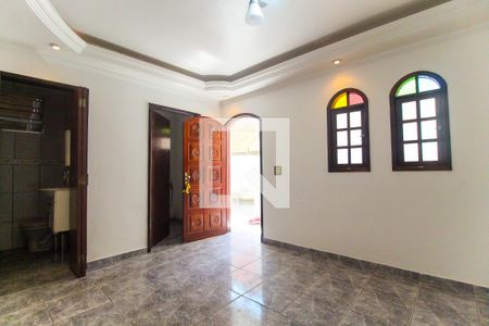 Sala 1 de casa para alugar com 3 quartos, 240m² em Vila Carmosina, São Paulo