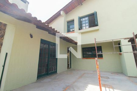 Casa à venda com 250m², 3 quartos e 2 vagas Casa à venda com 250m², 3 quartos e 2 vagasÁrea Externa
