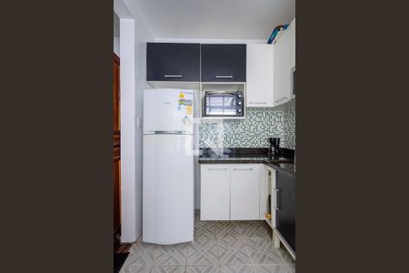 Cozinha e Área de Serviço de kitnet/studio para alugar com 1 quarto, 36m² em Azenha, Porto Alegre