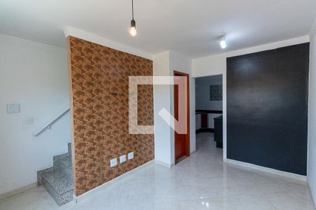 Sala de casa de condomínio para alugar com 2 quartos, 60m² em Vila Granada, São Paulo