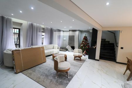 Sala de TV de casa à venda com 4 quartos, 560m² em Jardim Textil, São Paulo