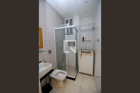 Banheiro de kitnet/studio para alugar com 1 quarto, 25m² em Santa Teresa, Rio de Janeiro