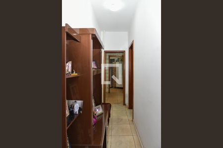 Corredor 1 de casa à venda com 5 quartos, 160m² em Jardim Floresta, Porto Alegre