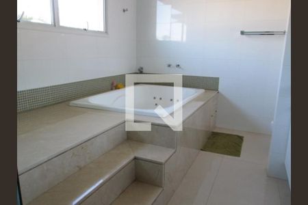 Casa de condomínio à venda com 695m², 4 quartos e 8 vagas