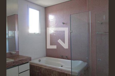 Casa de condomínio à venda com 695m², 4 quartos e 8 vagas