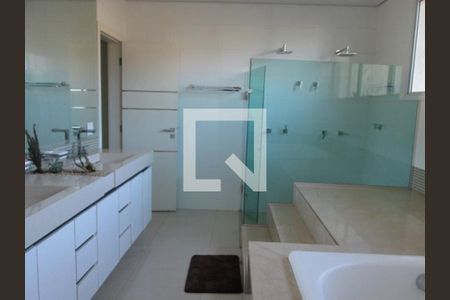 Casa de condomínio à venda com 695m², 4 quartos e 8 vagas