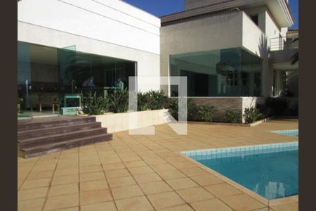 Casa de condomínio à venda com 695m², 4 quartos e 8 vagas