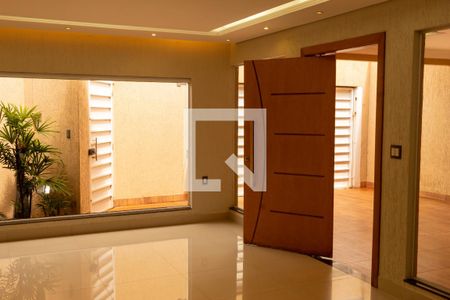 Sala de casa para alugar com 3 quartos, 238m² em Jardim Inconfidência, Uberlândia