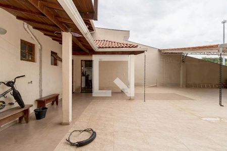 Casa à venda com 197m², 3 quartos e 8 vagas Casa à venda com 197m², 3 quartos e 8 vagasÁrea comum