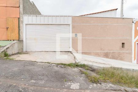 Casa à venda com 197m², 3 quartos e 8 vagas Casa à venda com 197m², 3 quartos e 8 vagasFachada