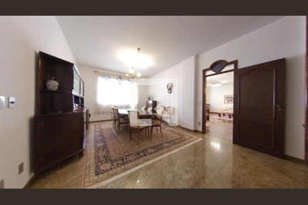 Casa à venda com 913m², 7 quartos e 8 vagas