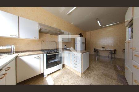 Casa à venda com 913m², 7 quartos e 8 vagas